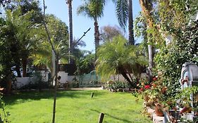 Stylish Mediterranean Villa, Pool, Jacuzzi, Hollywood & Malibu Bliss